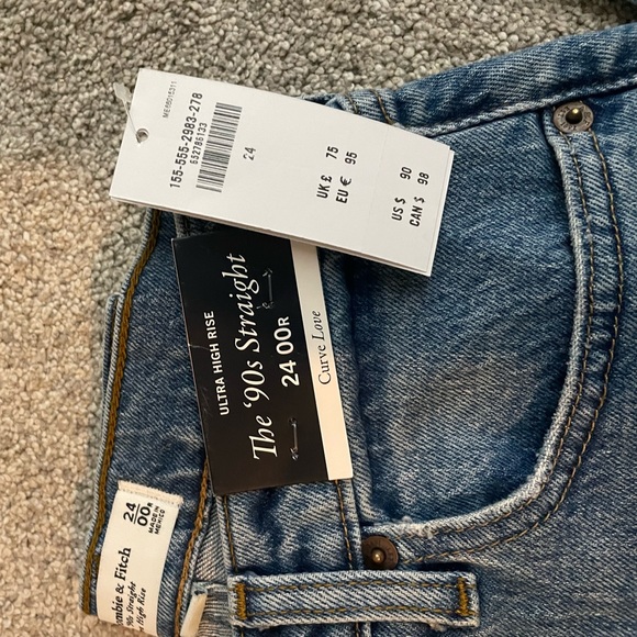 NWT Abercrombie Curve Love Ultra High
Rise 90s Straight Jean Size 24 (00 reg) - Picture 2 of 3